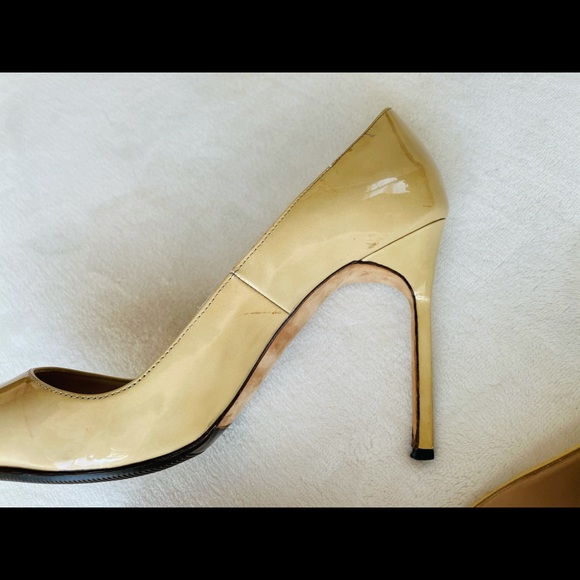 FINAL Manolo Blahnik Patent Nude Pump - Picture 5 of 13